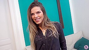 Pizza Time With Sarah Smith - HeavyOnHotties