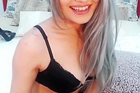 Pretty Babe Smoking While Fucking Herself on Cam