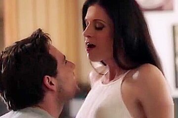 Pretty experienced lady India Summer is giving head