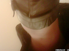 Quick Upskirt of MILF with a Bare Ass