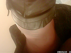 Quick Upskirt of MILF with a Bare Ass