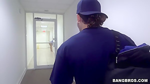 Quick bj with a sexy blonde