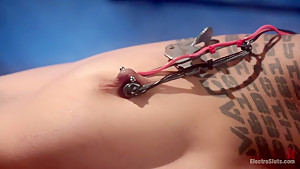 Real Life Electro Sex: Daisy Ducati vs Jessica Creepshow
