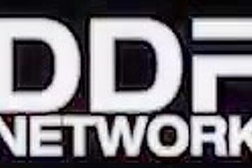 Redhead Slides Sex Toy Into Lesbian Babe Billie Stars Pussy 19 Min