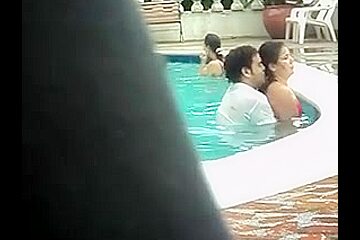 Sex in the pool 