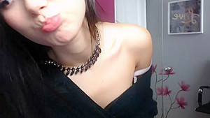 Sexy Brunette Masturbates in the Chat