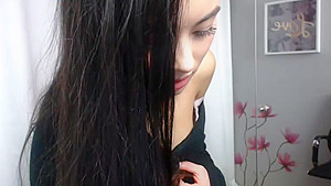 Sexy Brunette Masturbates in the Chat