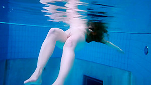 Sexy Girl Shows Magnificent Young Body Underwater