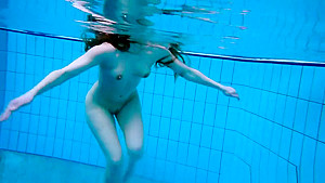 Sexy Girl Shows Magnificent Young Body Underwater
