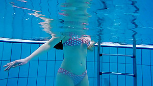 Sexy Girl Shows Magnificent Young Body Underwater