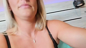 Sexy US chunky slut toying on cam 5