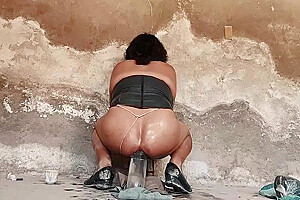 Shemale Elizabeth Breaks Her Ass With 1 5 Liter Bottle Extreme Anal Insertion