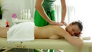 Slim and elegant Peachy massaged and fucked