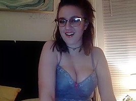 Slut Dyanne18 Flashing Boobs On Live Webcam