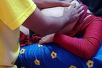 Soteli Maa Ko Need Ki Dava Dekar Jarbadast Choda