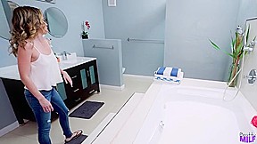 Stepmom And I Get Dirty In A Tub Made For Two - S8:E4 - Brattymilf