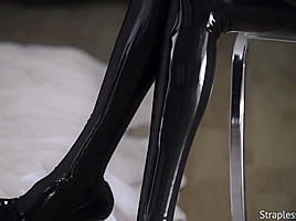 StraplessDildo E077