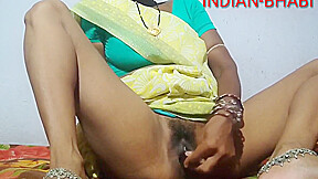 Super Desi Indian Bhabhi Chut Me Ungli Ar Began Purata Hai