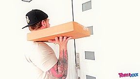TGIRLS XXX Sexy Chloe Jordan Fucked The Pizza Guy