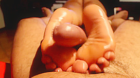 THE BEST FOOTJOB AND CUM ON SOLES