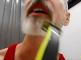 Teaching You to Shave - DADDY GIANT 8 - Richard Lennox