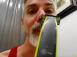 Teaching You to Shave - DADDY GIANT 8 - Richard Lennox