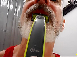 Teaching You to Shave - DADDY GIANT 8 - Richard Lennox