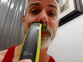 Teaching You to Shave - DADDY GIANT 8 - Richard Lennox