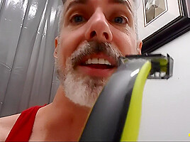Teaching You to Shave - DADDY GIANT 8 - Richard Lennox