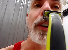 Teaching You to Shave - DADDY GIANT 8 - Richard Lennox