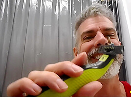Teaching You to Shave - DADDY GIANT 8 - Richard Lennox