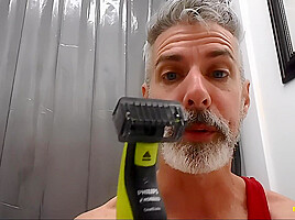Teaching You to Shave - DADDY GIANT 8 - Richard Lennox