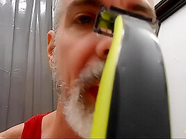 Teaching You to Shave - DADDY GIANT 8 - Richard Lennox