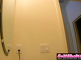 Teen amateur puts on make up