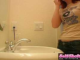 Teen amateur puts on make up
