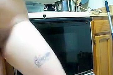 Thick unshaved amateur shakes her ass