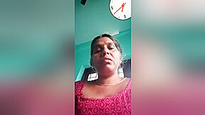 Today Exclusive-desi Mature Aunty Showing Her Boobs On Video Call 1
