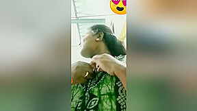 Today Exclusive-shy Mallu Bhabhi Showing Her Boobs