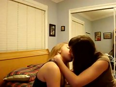 Toilet filmed a sexy vixen peeing