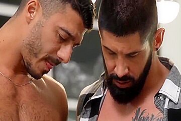 Tres Caras Lindos Fodendo Gostoso 35 Min - Gay Porn