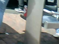 Un enorme par de tetas en la parada de la combi
