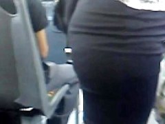 Un lindo culito en el camion autobus