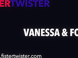 Vanessa and Foxies pussy fisting lesbians