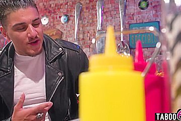 Victor Ray And Anna Claire Clouds - Diner Waitress Shocked By Hung Client When He Masturbated