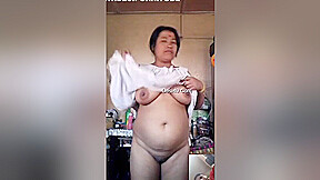 Village Boudi Showing Her Boobs And Pussy On Vc