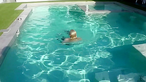 Wetlook pool strip in satin