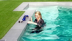 Wetlook pool strip in satin