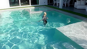 Wetlook pool strip in satin