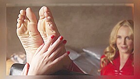Women feet fetish lesbien