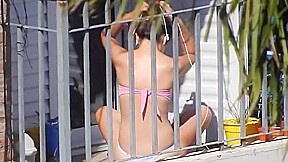 beautiful neighbor cameltoe